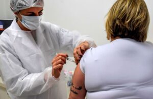 Ασφαλές και το εμβόλιο της Οξφόρδης – Καθοριστικά δεδομένα τις επόμενες εβδομάδες