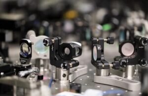 Δημιουργήθηκε ο πρώτος κβαντικός επεξεργαστής από φως λέιζερ.