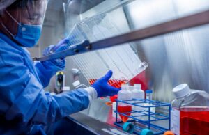 Πήρε έγκριση το πρώτο μοριακό τεστ ανίχνευσης κοροναϊού που μπορεί να γίνει στο σπίτι