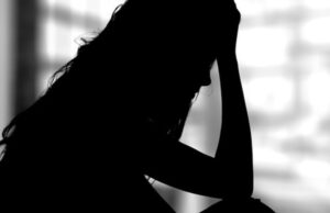 Όσο περισσότερο δουλεύει μια γυναίκα τόσο αυξάνει ο κίνδυνος κατάθλιψης