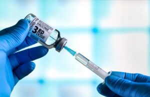 Pfizer: Η 3η δόση του εμβολίου αδρανοποιεί την «Όμικρον»