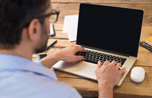 Η συχνή χρήση του Ίντερνετ μπορεί να απομακρύνει τους ανθρώπους από τις θρησκείες