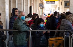 Να φοράμε ή να μην φοράμε μάσκα; Tι απαντούν οι ειδικοί