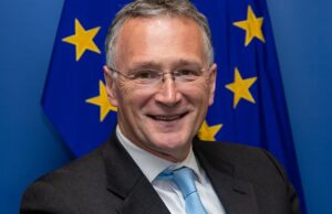 Παραιτήθηκε ο επικεφαλής επιστήμονας της ΕΕ – Διαφωνεί με την πολιτική της ΕΕ για τον Covid-19