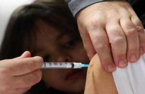 ΑstraZeneca: Ξεκίνησε το τελευταίο στάδιο κλινικών δοκιμών για το εμβόλιο