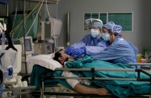 Οι φορείς του κορονοϊού είναι πιο μεταδοτικοί έως τις πρώτες πέντε μέρες μετά τα αρχικά συμπτώματα