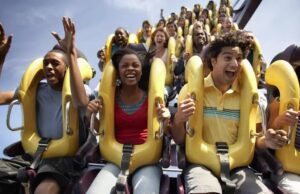 iPhone: Τo νέο μοντέλο καλεί ασθενοφόρο αν μπείτε σε τρενάκι λούνα πάρκ