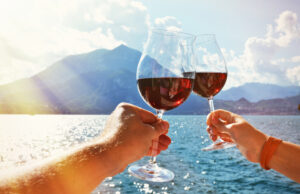 Το αλκοόλ το καλοκαίρι προκαλεί αφυδάτωση σε δύο στους τρεις