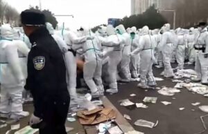 iPhone: Τι προκάλεσε «εξέγερση» των εργατών στο μεγαλύτερο εργοστάσιο της Foxconn