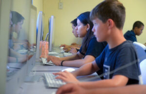 1 στα 3 παιδία είναι απροστάτευτοι χρήστες του διαδικτύου και εκτεθειμένοι στη σεξουαλική κακοποίηση