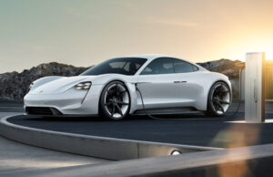 Porsche Mission E: Ο ανταγωνιστής της Tesla έχει αυτονομία 400km με 15λεπτη φόρτιση και πιάνει 0-100km σε 3.5sec (Video)