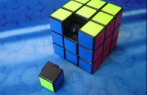 Πώς «βλέπει» το μέλλον ο εφευρέτης του κύβου του Ρούμπικ