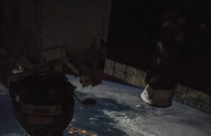 Διαστημικές καταιγίδες. Κάτω από τον Διεθνή Διαστημικό Σταθμό οι αστραπές φωτίζουν τα σύννεφα