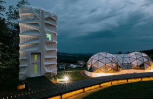 Μαθητές σχολείων δημιούργησαν διαστημική μεζονέτα έτοιμη προς εκτόξευση (βίντεο)