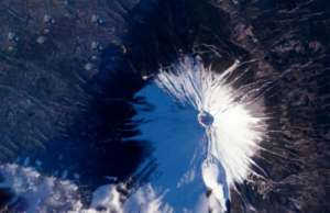 Έγιναν ορατές από τη Γη εκρήξεις ηφαιστείου σε κομήτη (βίντεο)