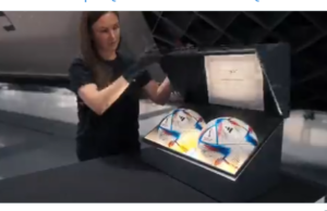 Ο Ελον Μασκ έστειλε τις μπάλες του Μουντιάλ στο Διάστημα (Bίντεο)