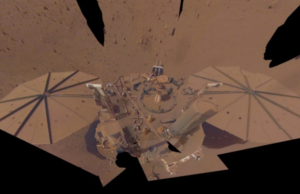 Το InSight μας αποχαιρετά με μία τελευταία φωτογραφία – Το κατάπιε η σκόνη του Άρη