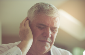 Πάνω από 740 εκατομμύρια άνθρωποι στον κόσμο ακούνε ένα βουητό στα αυτιά τους