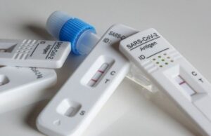 Κοροναϊός: Επιστήμονες ανέπτυξαν τεστ που ανιχνεύει τις παραλλαγές