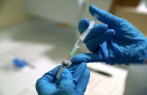 Επικαιροποιημένα εμβόλια: Όλα όσα πρέπει να γνωρίζετε μέσα από πέντε ερωτήσεις και απαντήσεις