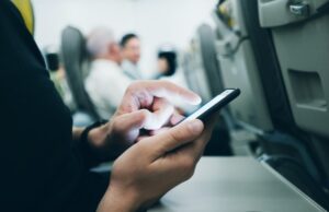 Αλλάζουν όλα για τη χρήση κινητών στα αεροπλάνα