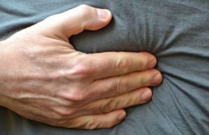 Αυξημένος ο κίνδυνος λοίμωξης Covid-19 για όσους παίρνουν αντιόξινα φάρμακα για το στομάχι