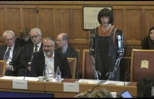Ανθρωπόμορφο ρομπότ μίλησε για πρώτη φορά στο βρετανικό κοινοβούλιο (βίντεο)