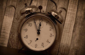 Αλλαγή ώρας σε χειμερινή: Τι θα γίνει τελικά