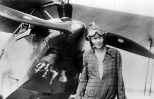 Σαν σήμερα, το 1897 γεννιέται η Amelia Earhart: Ο συναρπαστικός βίος και η εξαφάνιση της πρώτης γυναίκας που διέσχισε από αέρος τον Ατλαντικό!