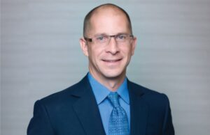 Ο παγκοσμίου φήμης Νευροχειρουργός & Χειρουργός Σπονδυλικής Στήλης, Δρ Frank Feigenbaum στη Κύπρο, αποκλειστικά στο ιατρικό κέντρο AIMIS