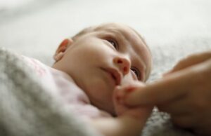 Γιατί η σκέψη της γέννησης είναι εξίσου αλλόκοτη με αυτή του θανάτου