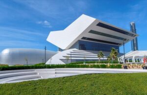 Βιβλιοθήκη σε σχήμα ανοιχτού βιβλίου στο Ντουμπάι