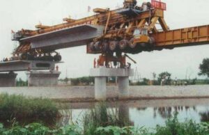 Υπερμηχάνημα κατασκευάζει γέφυρα με εντυπωσιακό τρόπο! (βίντεο)