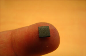 Εμφυτεύσιμα τσιπ: Πληρωμή με…το κούνημα του χεριού