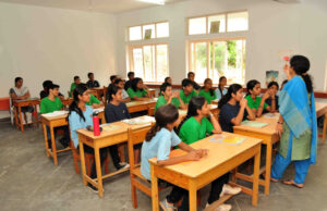 «Μάθημα ευτυχίας» διδάσκονται πλέον τα παιδιά στα δημόσια δημοτικά σχολεία της Ινδίας