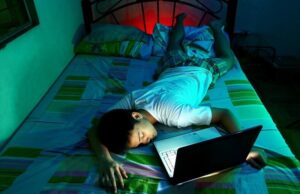 To μπλε φως των gadgets προκαλεί ζημιές στα μάτια