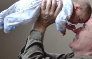 Μεγαλύτεροι οι κίνδυνοι για το μωρό, αν ο πατέρας είναι μεγάλος σε ηλικία