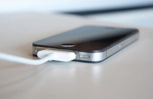 Το πήρε απόφαση η Apple για κοινό φορτιστή στα iPhone;