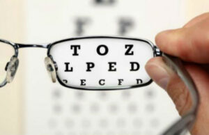 Μεγαλύτερος ο κίνδυνος μυωπίας όσο πιο μορφωμένος είναι κανείς