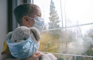 Σιωπηλή τραγωδία: Περισσότερα από 10 εκατομμύρια παιδιά έμειναν ορφανά λόγω της πανδημίας