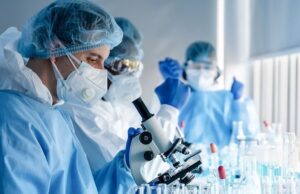 Πόσο πιθανό είναι η COVID-19 να διέφυγε από εργαστήριο: Τι γνωρίζουν και τι όχι οι επιστήμονες