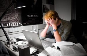 Απών λόγω ασθένειας: Πώς η long Covid πλήττει το εργατικό δυναμικό και την οικονομία