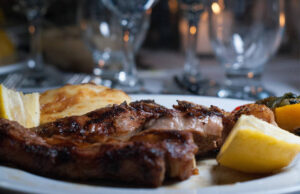 Επιστήμονες συμβουλεύουν: Τρώτε λιγότερο κρέας για να εξοικονομήσουμε νερό