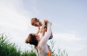 Τα 27 έτη η μέση ηλικία απόκτησης παιδιών τα τελευταία… 250.000 χρόνια