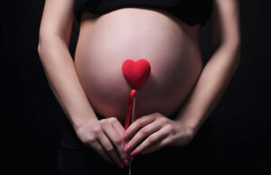 Η απόκτηση παιδιών γερνά τη γυναίκα κατά 11 χρόνια