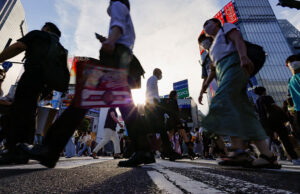 Η εποχή της συμβίωσης με τον κορωνοϊό και το 7ο κύμα