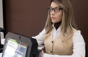 Ήρθαν τα ρομπότ δημόσιοι υπάλληλοι! (VIDEO)