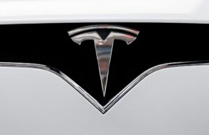 Ο Μασκ δεν βρίσκει λίθιο και αυξάνει τις τιμές των Tesla