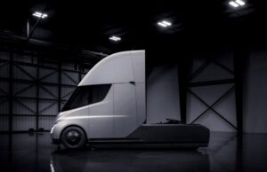 Tesla: Η ηλεκτρική νταλίκα παίρνει μπρος με δύο χρόνια καθυστέρηση