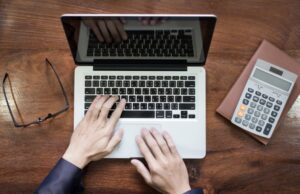 Tεχνοστρές στους εργαζόμενους προκαλεί η τεχνολογία μειώνοντας την παραγωγικότητά τους